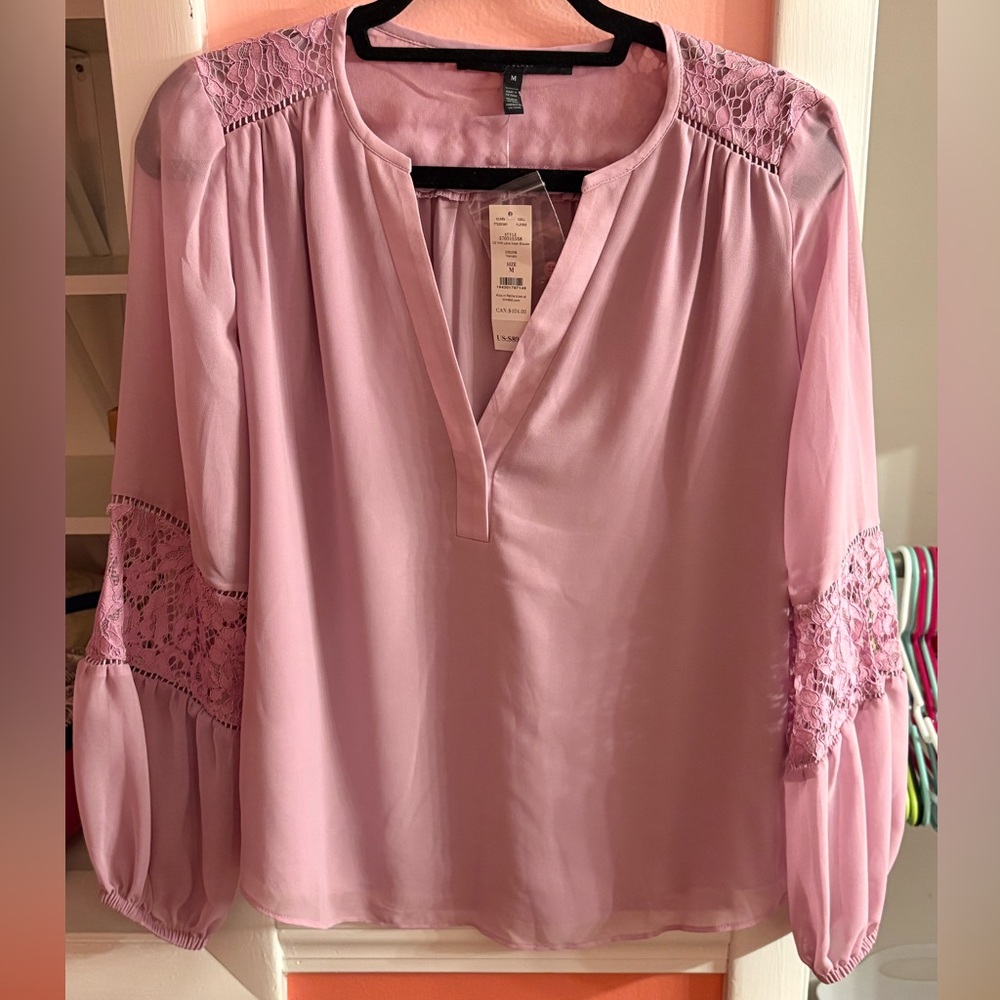 💕NWT White House Black Market Light Pink Blouse with Lace Sleeves